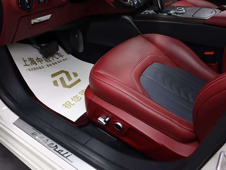 Фото 9 - Maserati Quattroporte