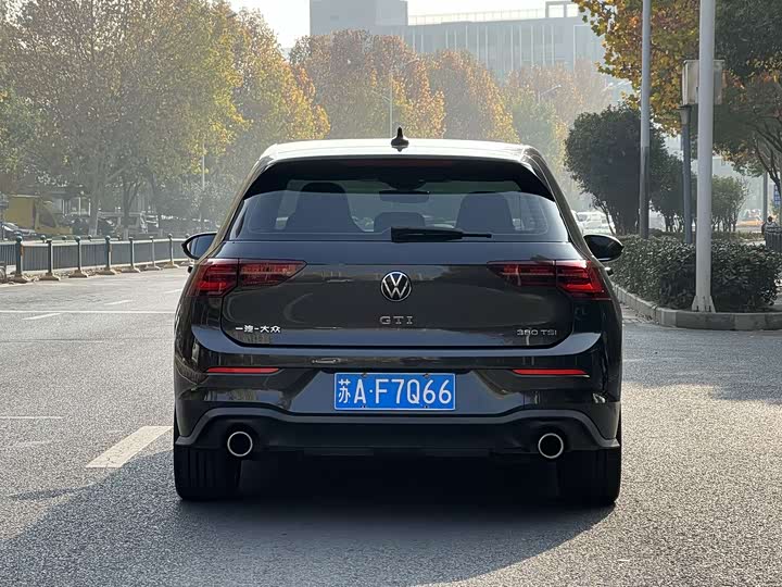 Фото 4 - Volkswagen Golf GTI