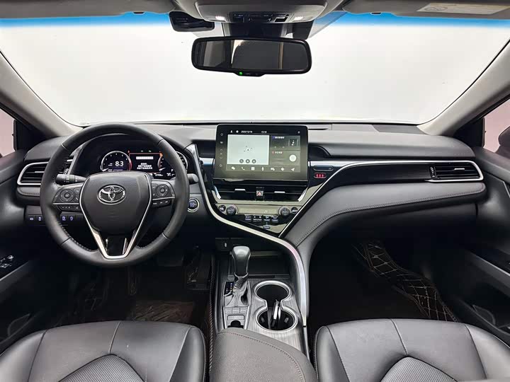 Фото 10 - Toyota Camry