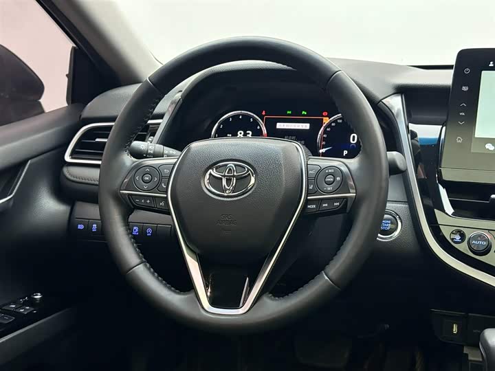 Фото 12 - Toyota Camry