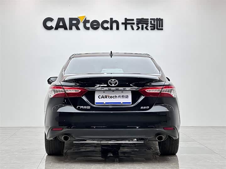 Фото 4 - Toyota Camry