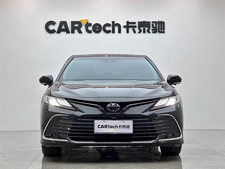 Фото 7 - Toyota Camry