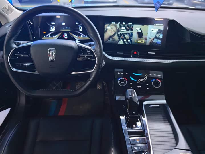 Фото 12 - Bestune B70