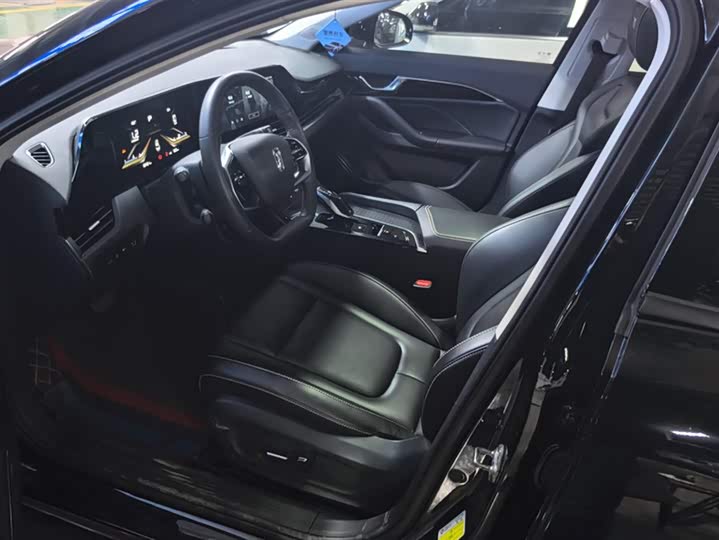 Фото 9 - Bestune B70