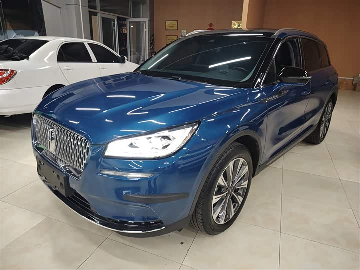 Фото 1 - Lincoln Corsair