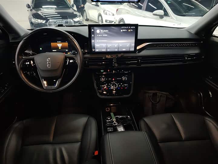 Фото 10 - Lincoln Corsair