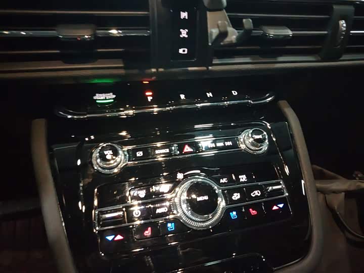 Фото 14 - Lincoln Corsair