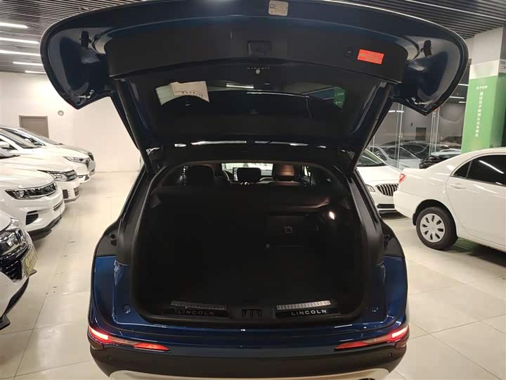 Фото 19 - Lincoln Corsair