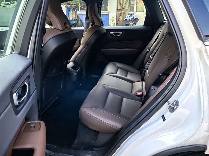 Фото 6 - Volvo XC60