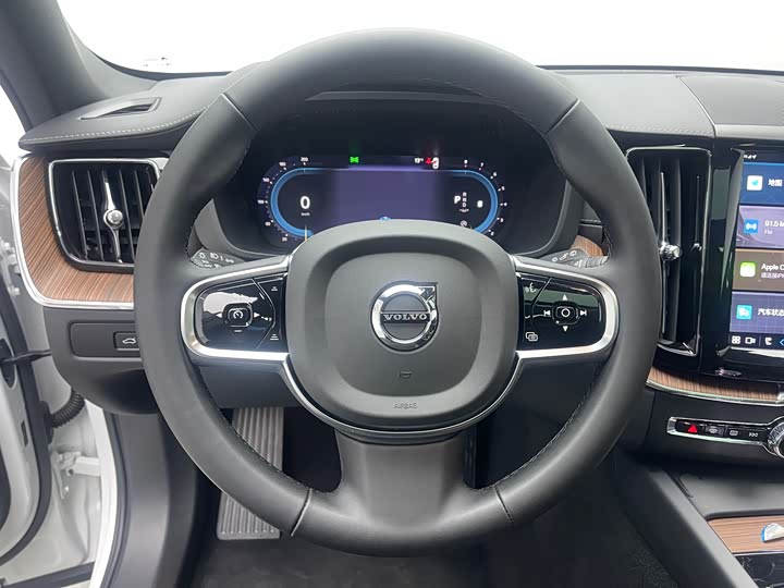 Фото 12 - Volvo XC60