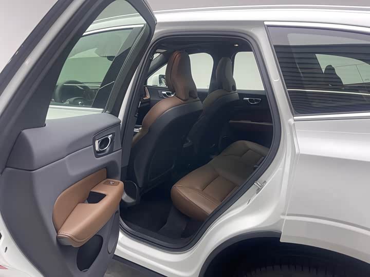 Фото 17 - Volvo XC60