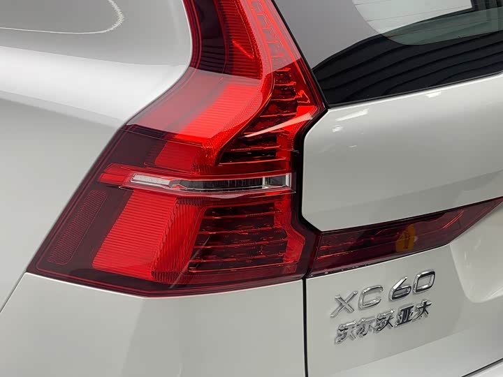 Фото 20 - Volvo XC60