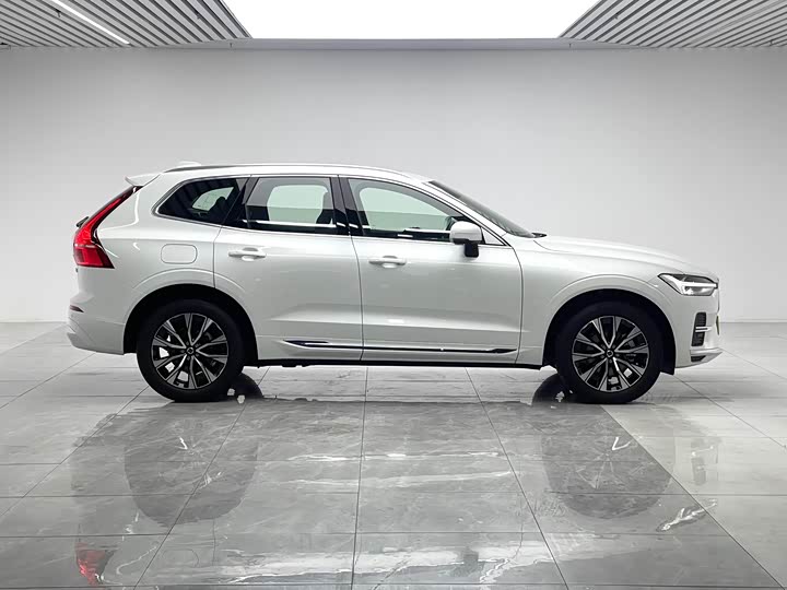 Фото 8 - Volvo XC60