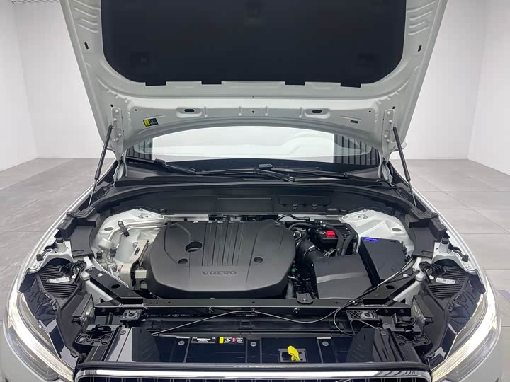 Фото 9 - Volvo XC60