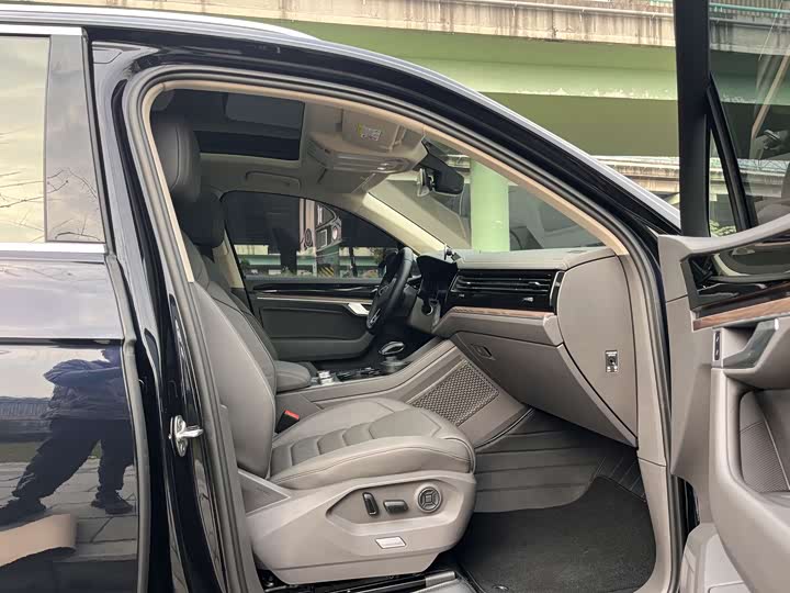 Фото 11 - Volkswagen Touareg