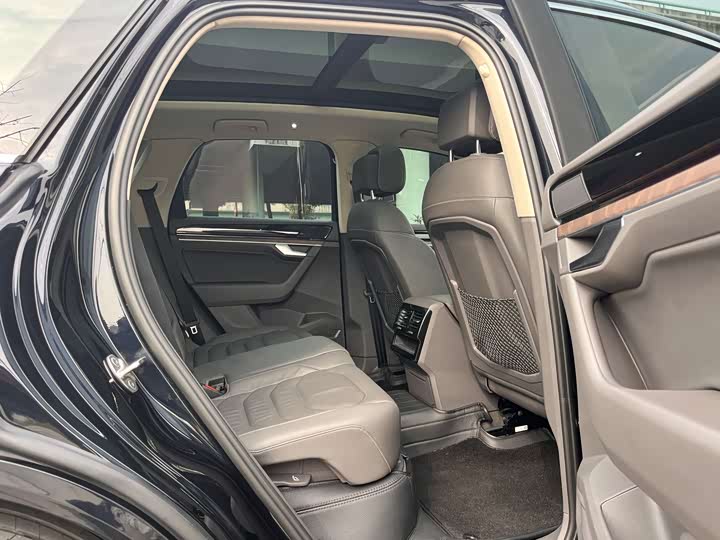 Фото 12 - Volkswagen Touareg