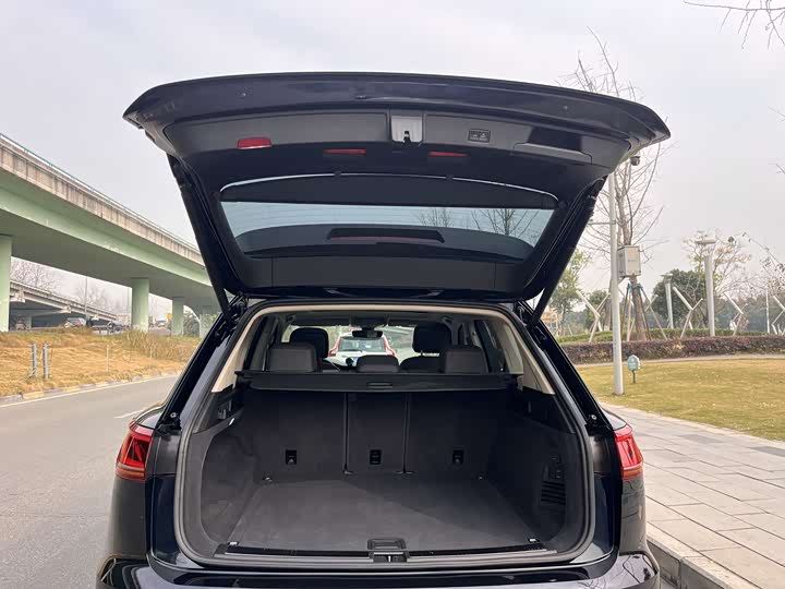 Фото 14 - Volkswagen Touareg