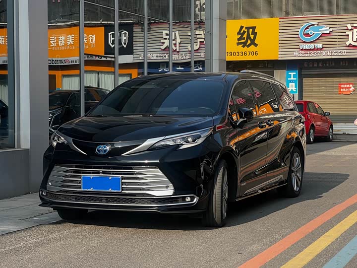 Фото 1 - Toyota Sienna