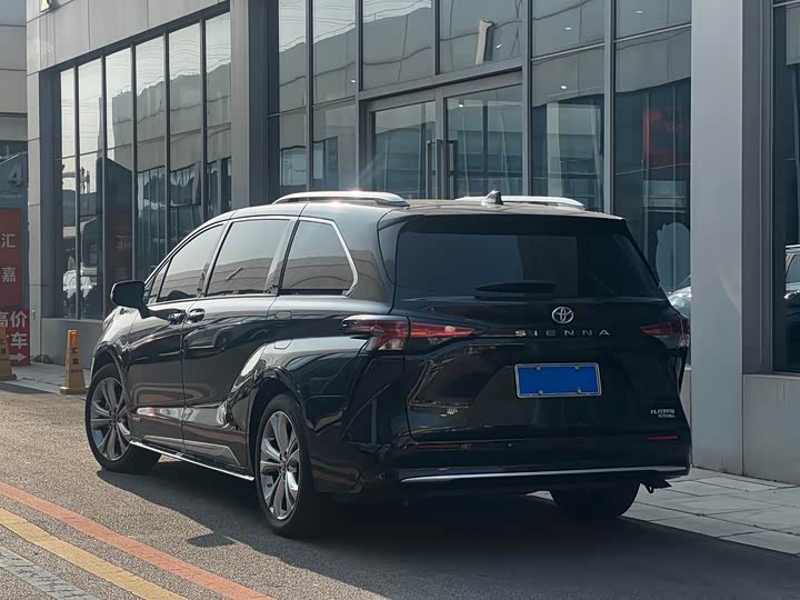 Фото 11 - Toyota Sienna