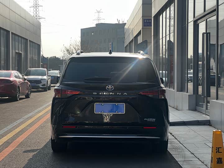 Фото 12 - Toyota Sienna