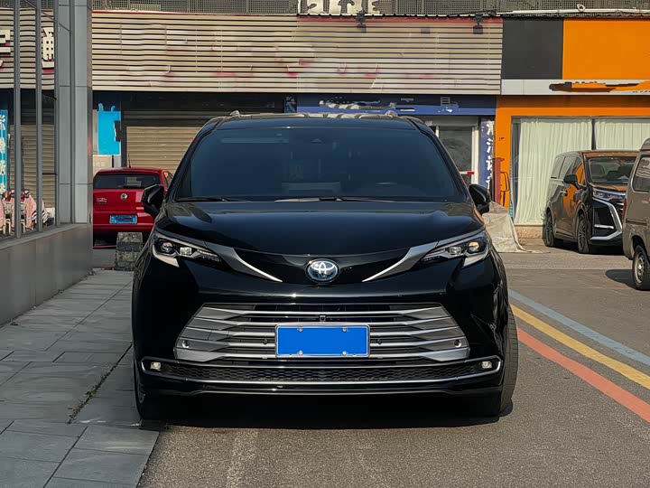 Фото 2 - Toyota Sienna