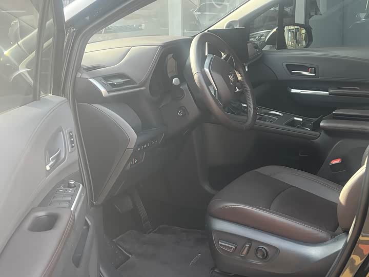 Фото 3 - Toyota Sienna