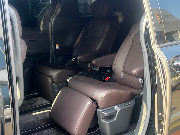 Фото 4 - Toyota Sienna