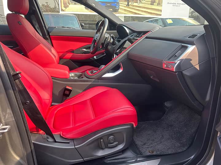 Фото 12 - Jaguar E-Pace