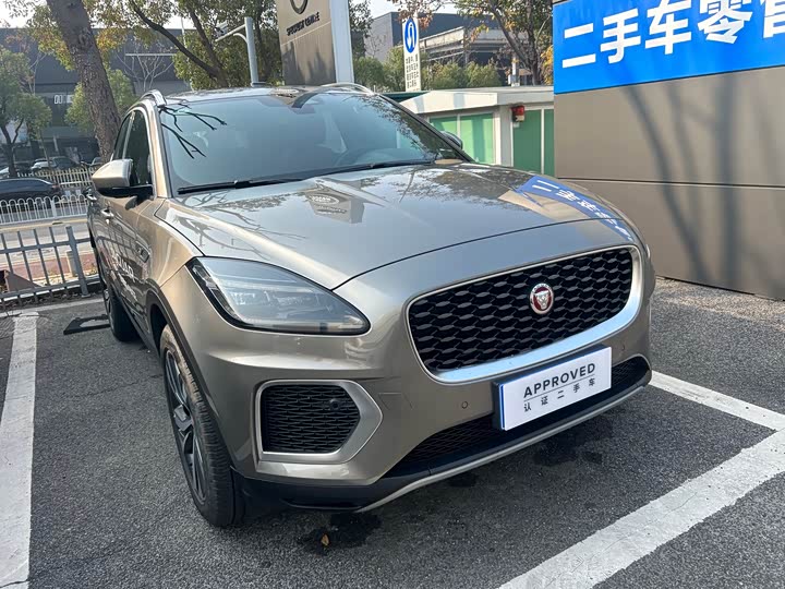 Фото 2 - Jaguar E-Pace