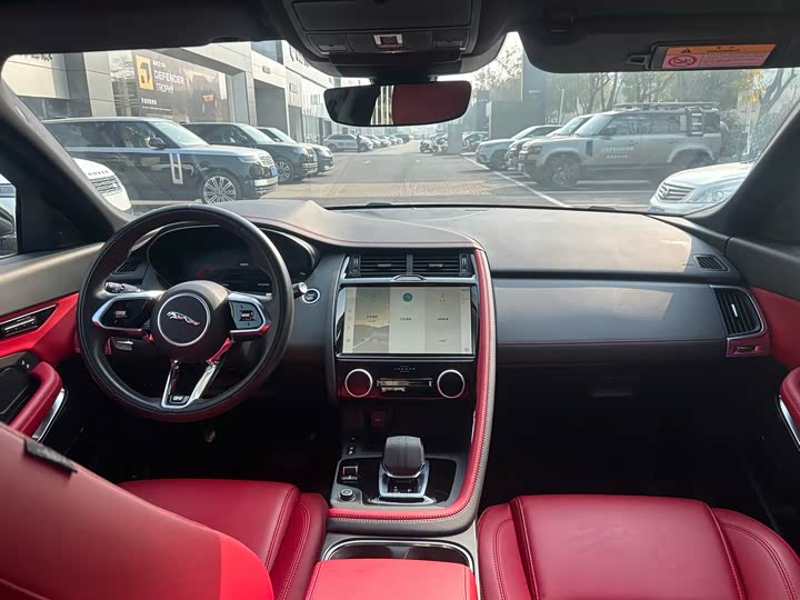 Фото 7 - Jaguar E-Pace