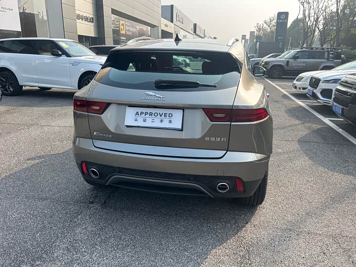 Фото 9 - Jaguar E-Pace