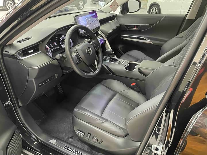 Фото 5 - Toyota Harrier