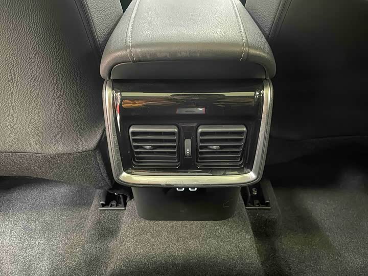 Фото 7 - Toyota Harrier