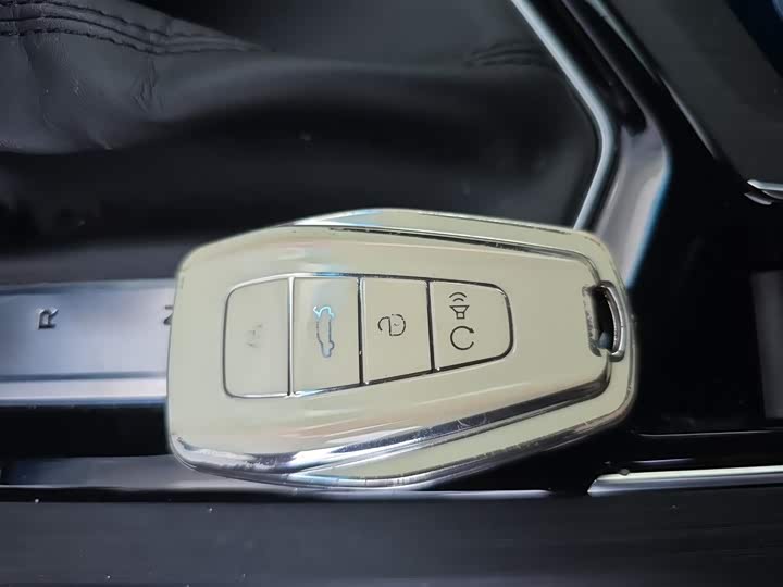 Фото 9 - Geely Emgrand GS