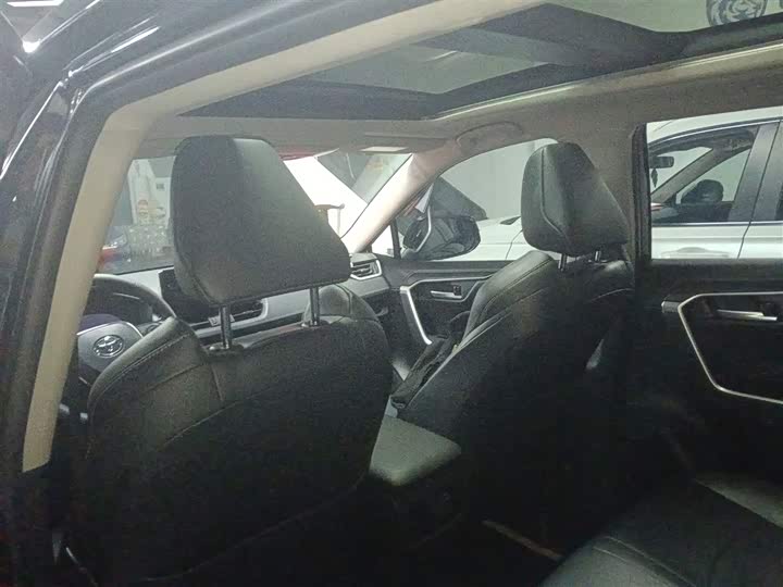 Фото 18 - Toyota Wildlander