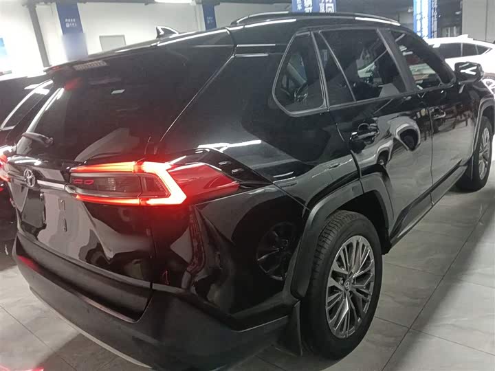 Фото 7 - Toyota Wildlander