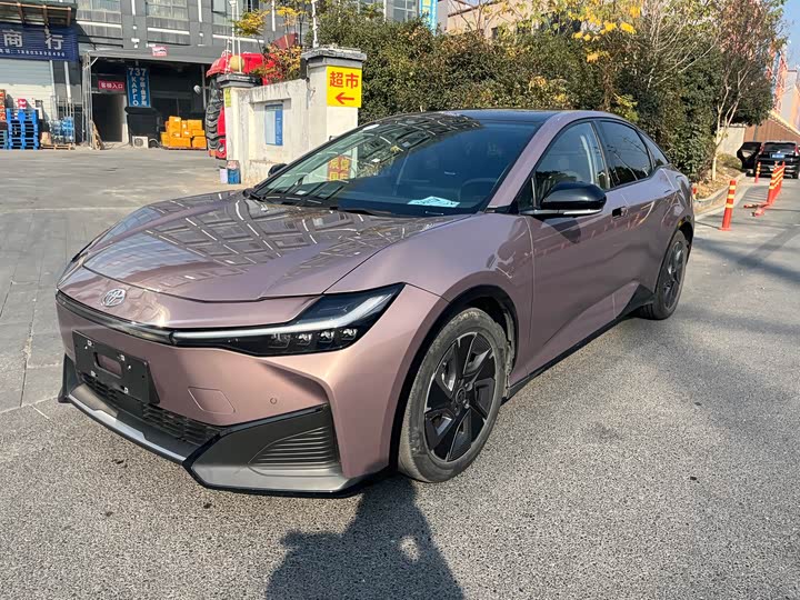 Фото 1 - Toyota bZ3