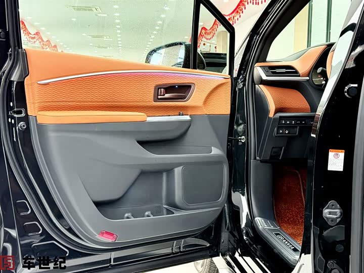 Фото 3 - Toyota Granvia