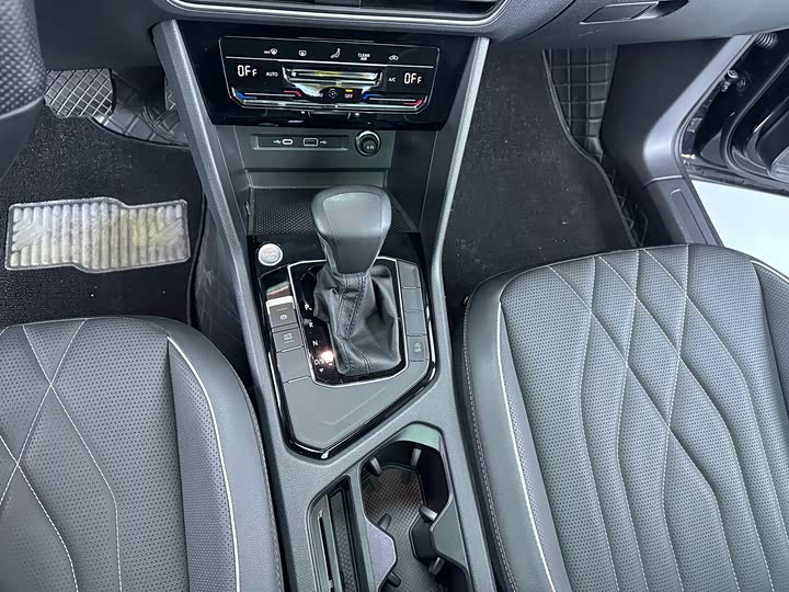 Фото 10 - Volkswagen Tiguan L Pro