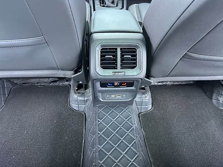 Фото 13 - Volkswagen Tiguan L Pro