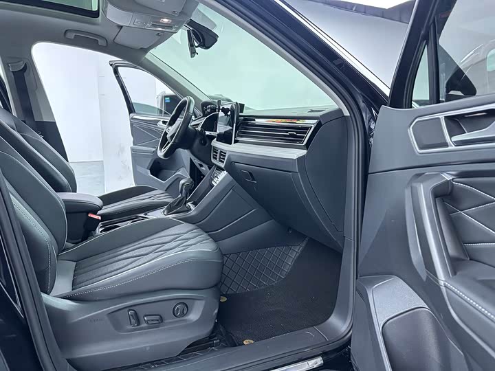 Фото 16 - Volkswagen Tiguan L Pro