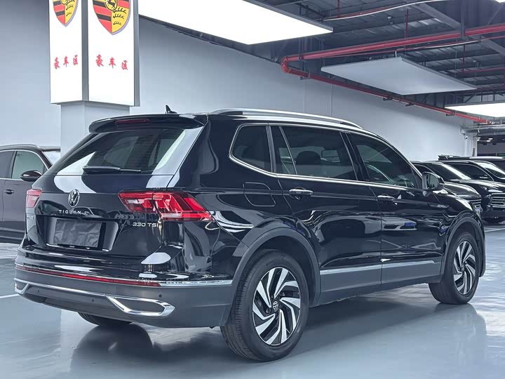 Фото 19 - Volkswagen Tiguan L Pro