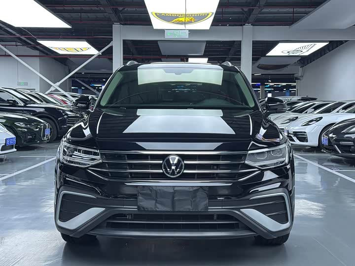 Фото 2 - Volkswagen Tiguan L Pro