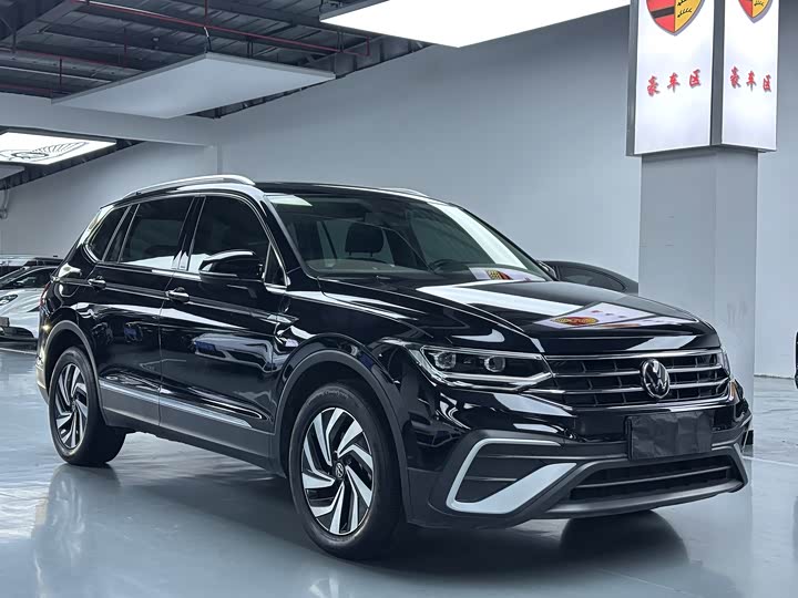 Фото 3 - Volkswagen Tiguan L Pro