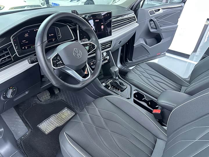 Фото 5 - Volkswagen Tiguan L Pro