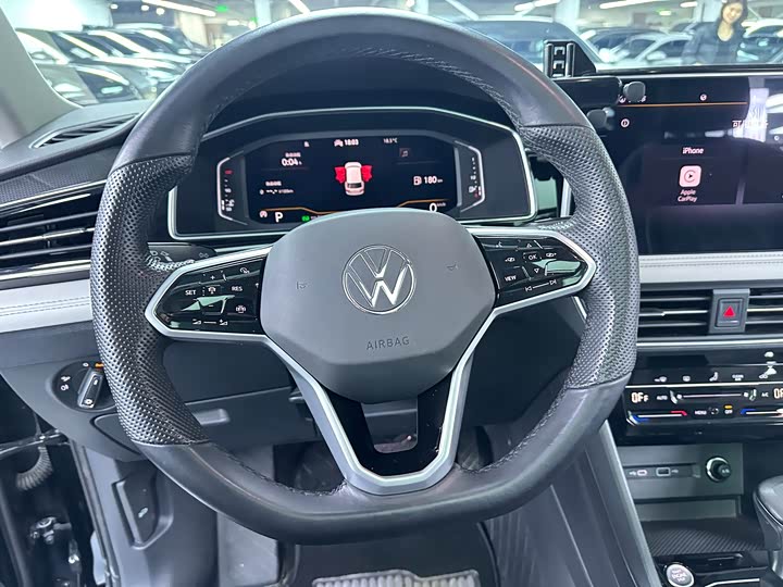 Фото 8 - Volkswagen Tiguan L Pro