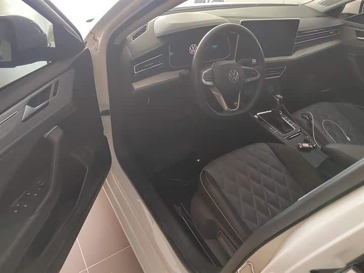 Фото 16 - Volkswagen Sagitar L