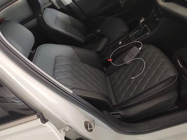 Фото 25 - Volkswagen Sagitar L