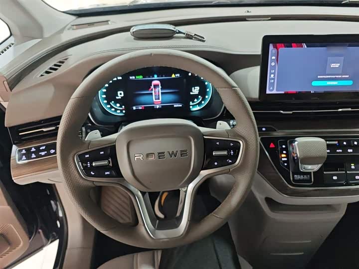 Фото 11 - Roewe iMax 8