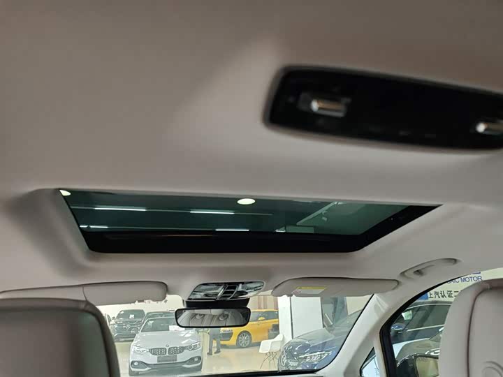 Фото 18 - Roewe iMax 8